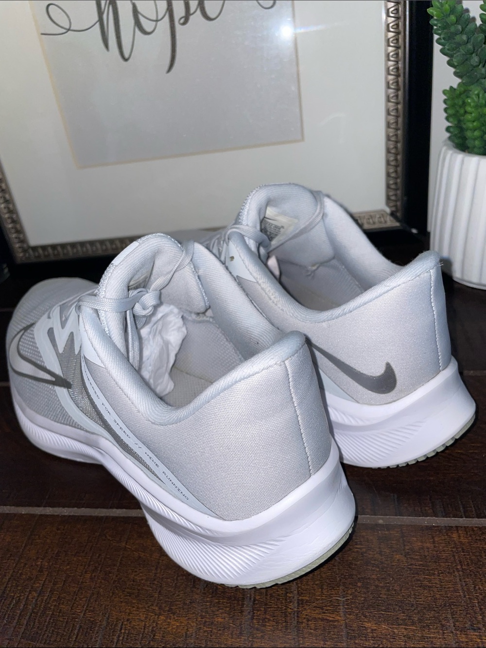 Nike Quest 3 Women’s Running Shoes Sneakers Size 8.5 Platinum / Metallic Silver - Picture 10 of 14